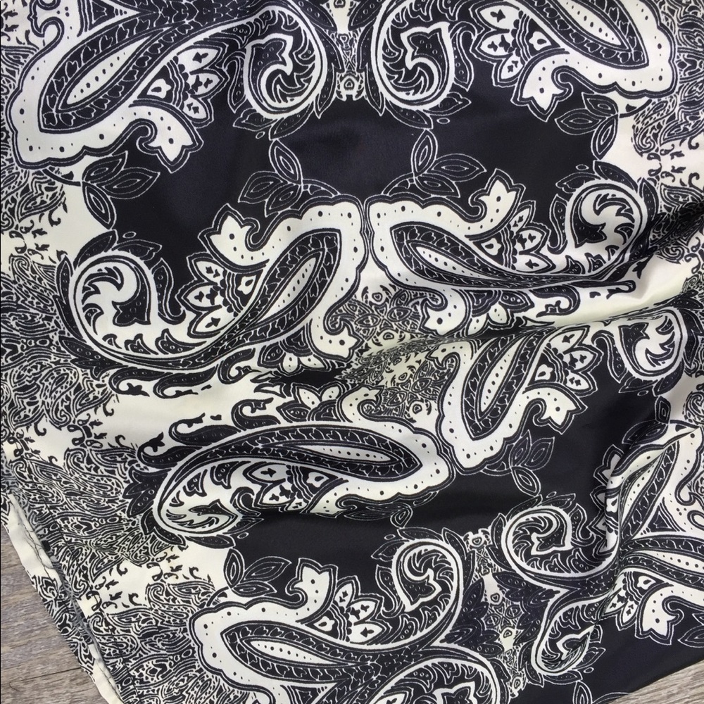 Studio Y black and white top small
